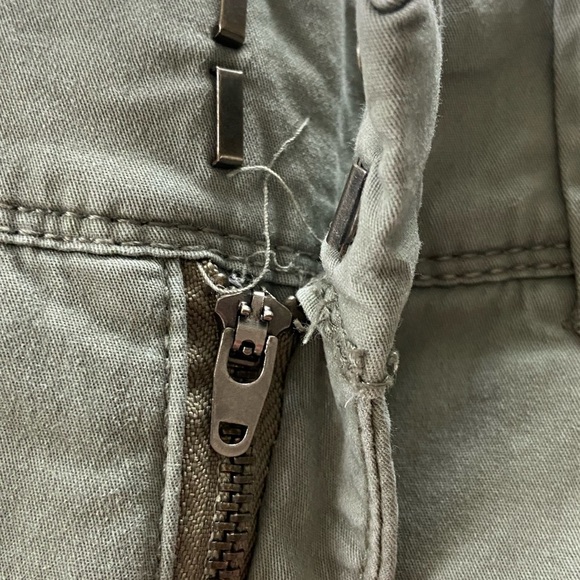 Intro. Bermuda Shorts Olive Green Mid Rise Comfort Waist Size 10 - Picture 7 of 12